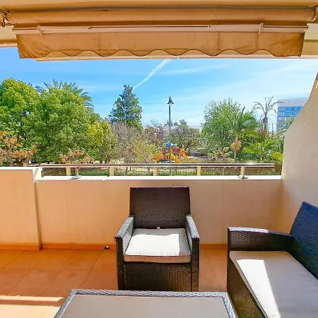 Great Location, Town Daire *