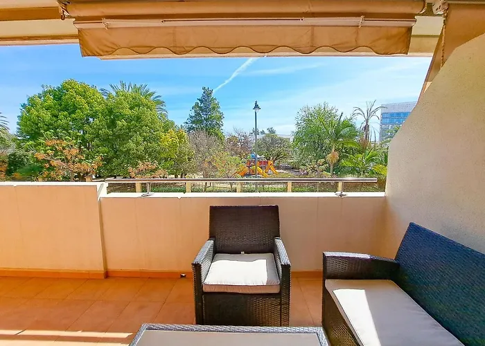 Great Location, Town Apartment *